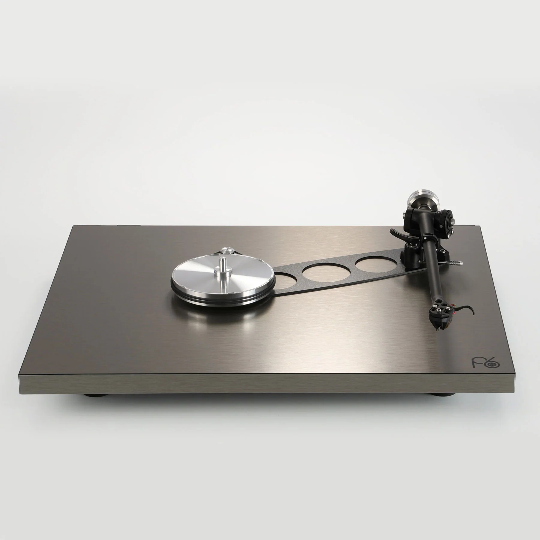 Rega: Planar 6 RS Turntable w/ ND9 Cartridge - Aluminum - Image 7
